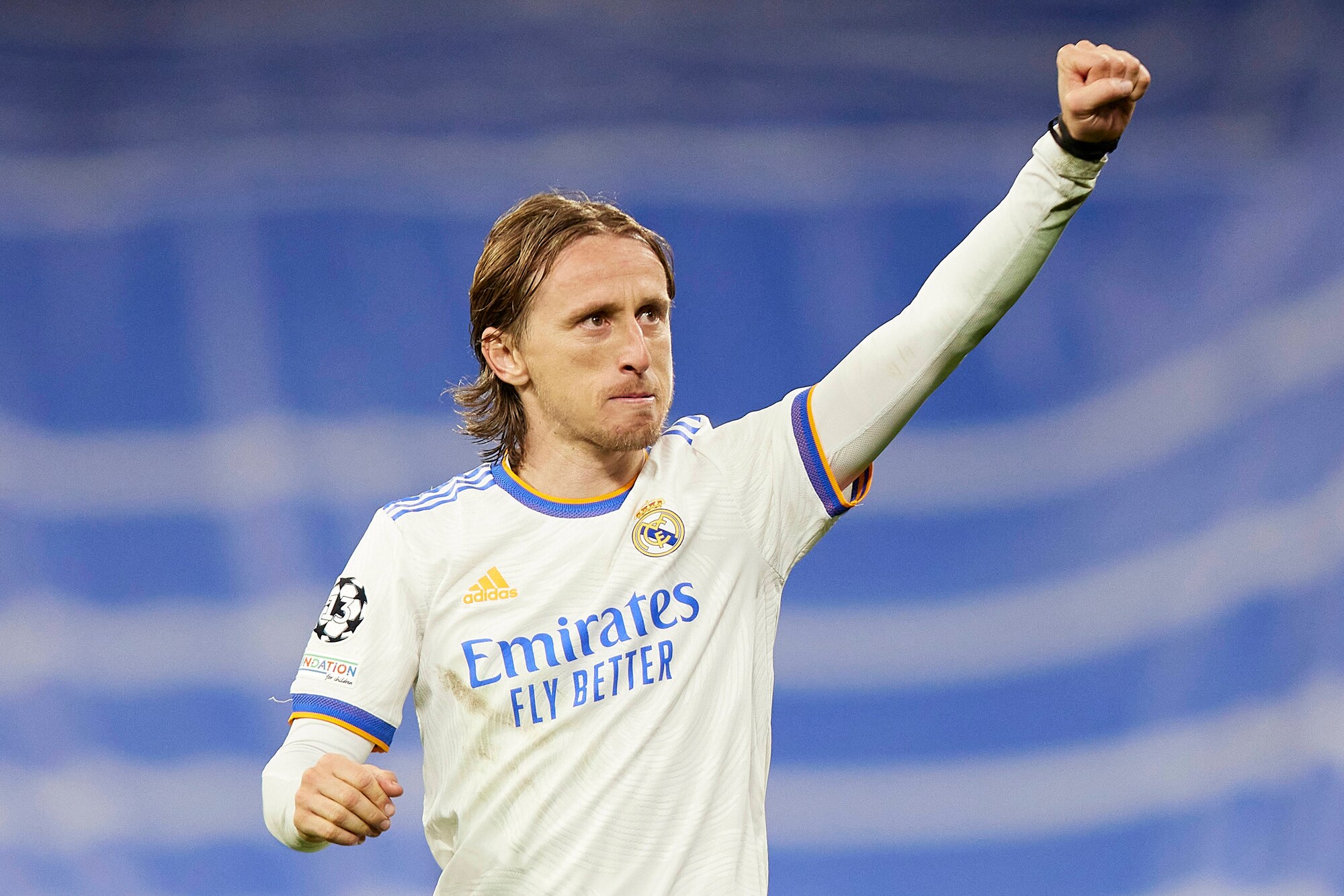 “La preoccupazione cresce al Real Madrid in vista della sfida contro il City: la tenuta difensiva e le condizioni di Modric al centro dell’attenzione”